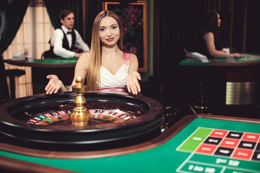 Tampilan permainan meja live dengan dealer untuk perangkat mobile